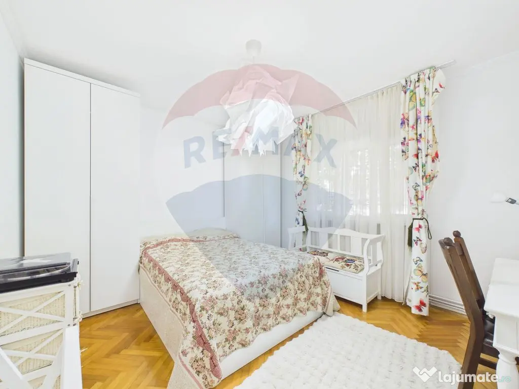 Oportunitate - 2 Apartamente 4 + 2 camere - Zona 13 Septe...
