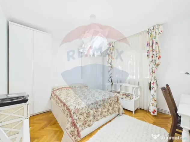 Oportunitate - 2 Apartamente 4 + 2 camere - Zona 13 Septe...