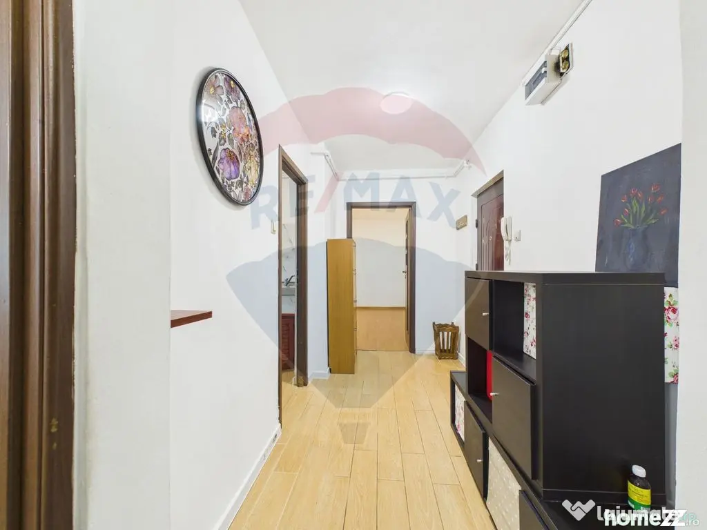 Oportunitate - 2 Apartamente 4 + 2 camere - Zona 13 Septe...