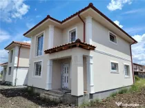 Duplex separat prin garaj - toate utilitatile - personalizar