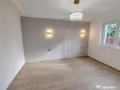 Duplex separat prin carport - Panouri - Asfalt - Mobilat l 