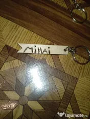 Titlu: Brelocuri din Lemn Personalizate prin Pirogravură 