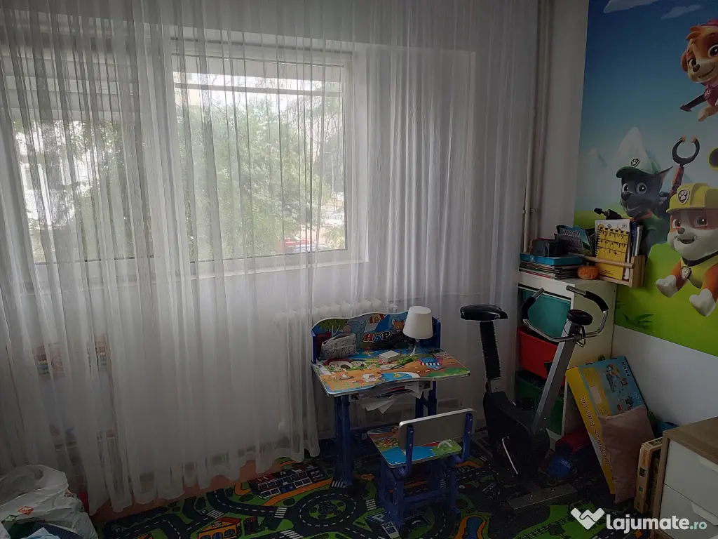 Vând apartament 2 camere zona Bariera Bucuresti