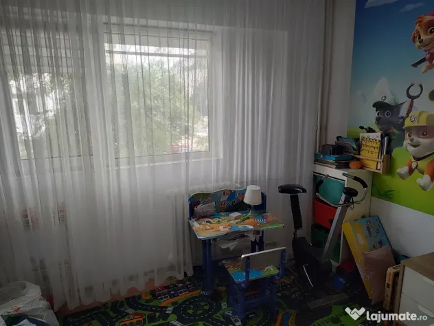 Vând apartament 2 camere zona Bariera Bucuresti