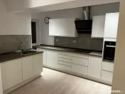 Apartament 4 camere, Piata Alba Iulia. Decebal. Loc parcare 