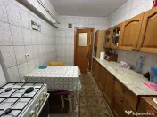 Apartament cu 3 camere de et. 2, zona Sud. 