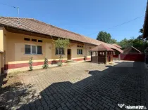 Pensiune + casă pe 5.500 mp, la poalele Munților Făgăra?