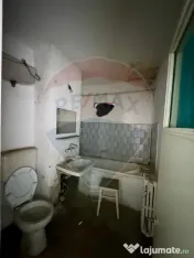 Apartament cu 3 camere de vânzare în zona Brailei 