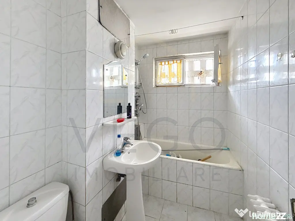 Apartament 4 camere decomandate la 2395 eur/mp in Mănăștu