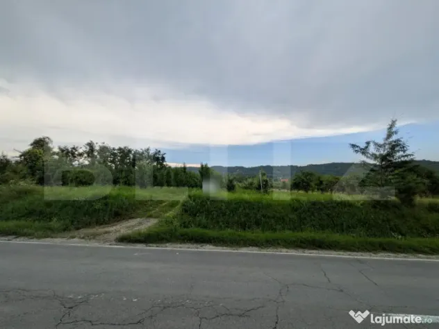 Teren intravilan, 4500 mp, zona Voinesti