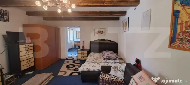 Casă complet renovată, 3 camere, teren 3800 mp – comuna