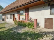 Casă complet renovată, 3 camere, teren 3800 mp – comuna 