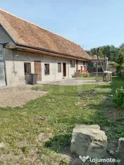 Casă complet renovată, 3 camere, teren 3800 mp – comuna 