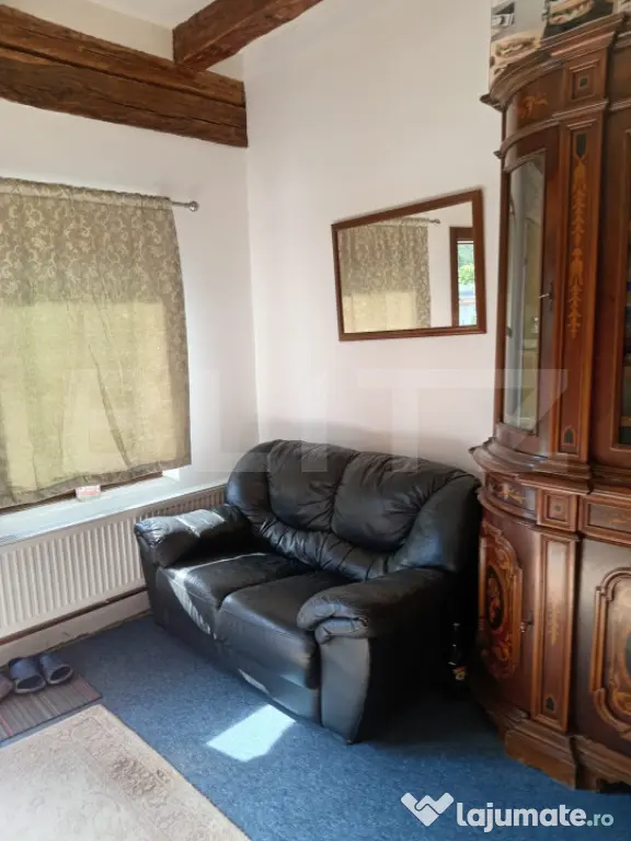 Casă complet renovată, 3 camere, teren 3800 mp – comuna