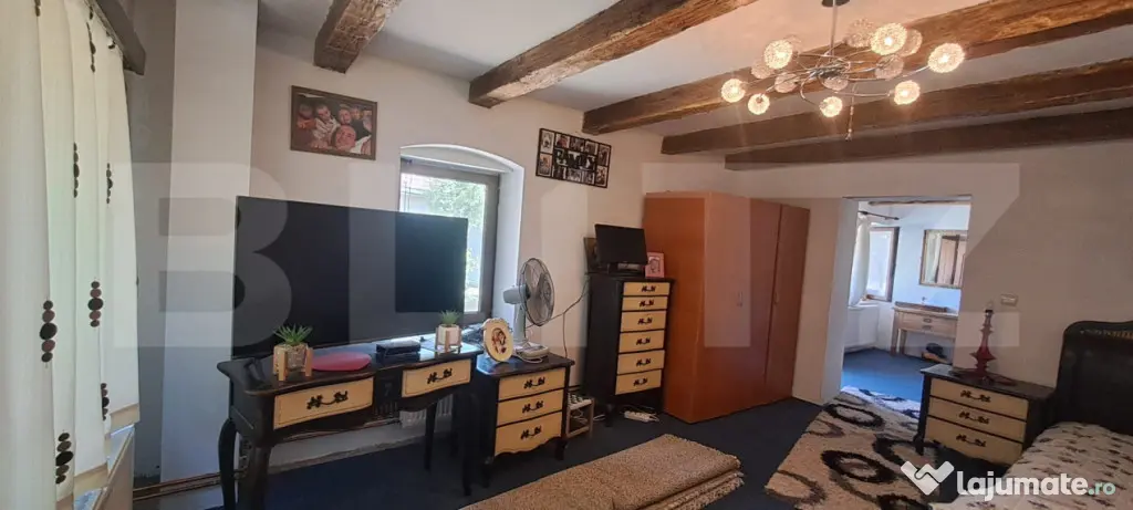 Casă complet renovată, 3 camere, teren 3800 mp – comuna