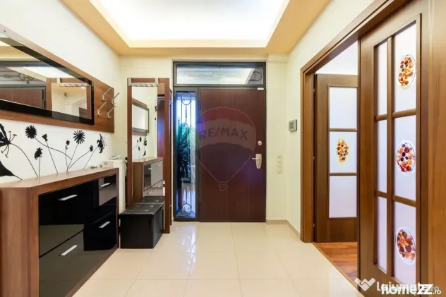 Vila premium de vanzare Balotesti/ piscina/ ponton/ desch...