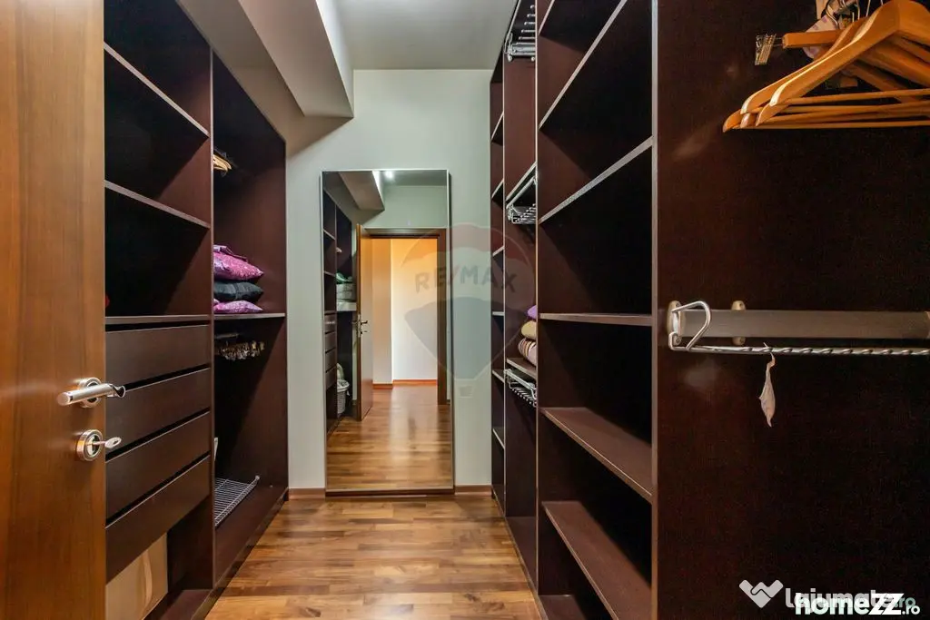 Vila premium de vanzare Balotesti/ piscina/ ponton/ desch...
