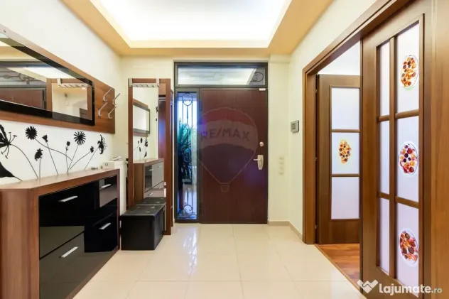 Vila premium de vanzare Balotesti/ piscina/ ponton/ desch...