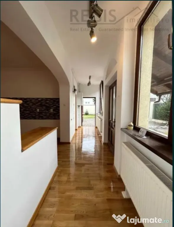 Casa 3 camere individuala,parcare, cu curte si garaj Grivite