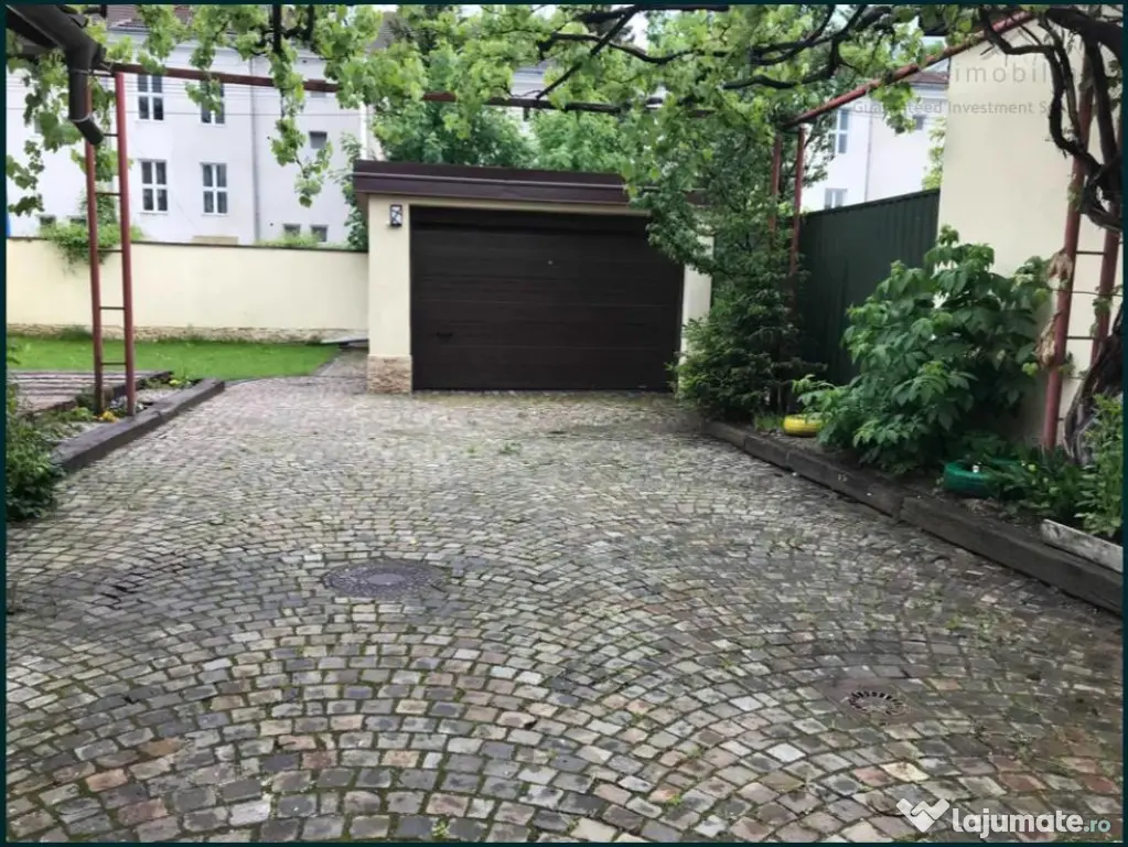 Casa 3 camere individuala,parcare, cu curte si garaj Grivite