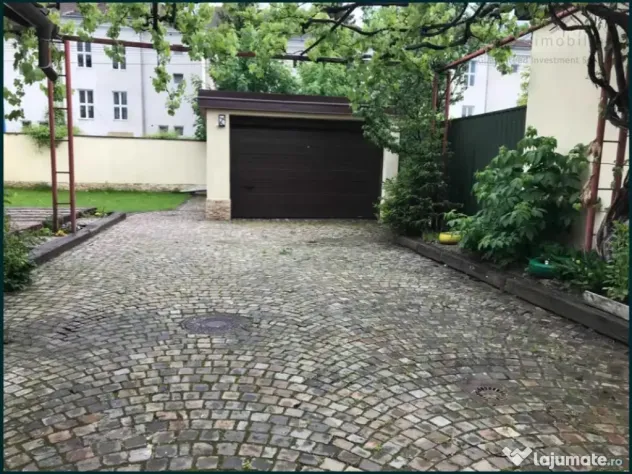 Casa 3 camere individuala,parcare, cu curte si garaj Grivite