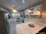 Casă modernă cu 4 dormitoare, 3 băi, locuință sau sediu 