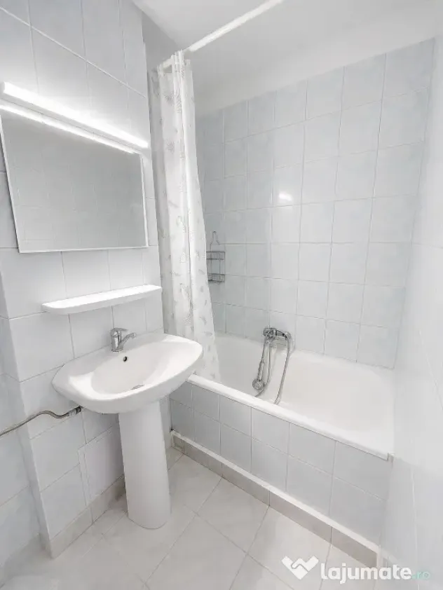 Garsoniera decomandata, spatioasa, in bloc de apartamente, zona Triaj!