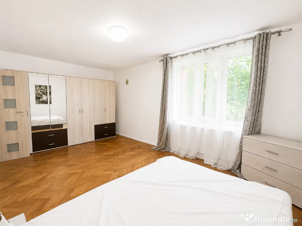 Garsoniera decomandata, spatioasa, in bloc de apartamente, zona Triaj!