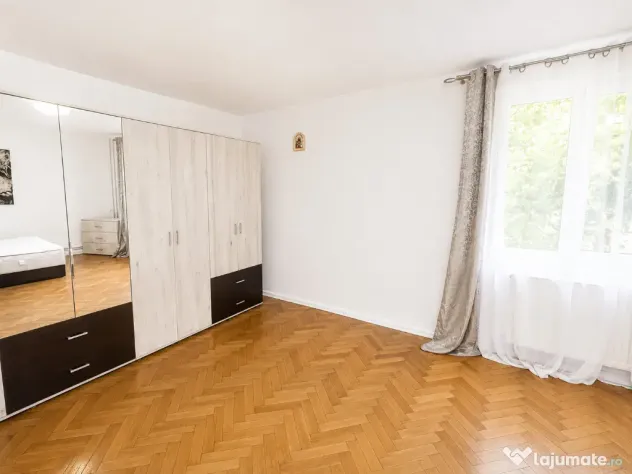 Garsoniera decomandata, spatioasa, in bloc de apartamente, zona Triaj!