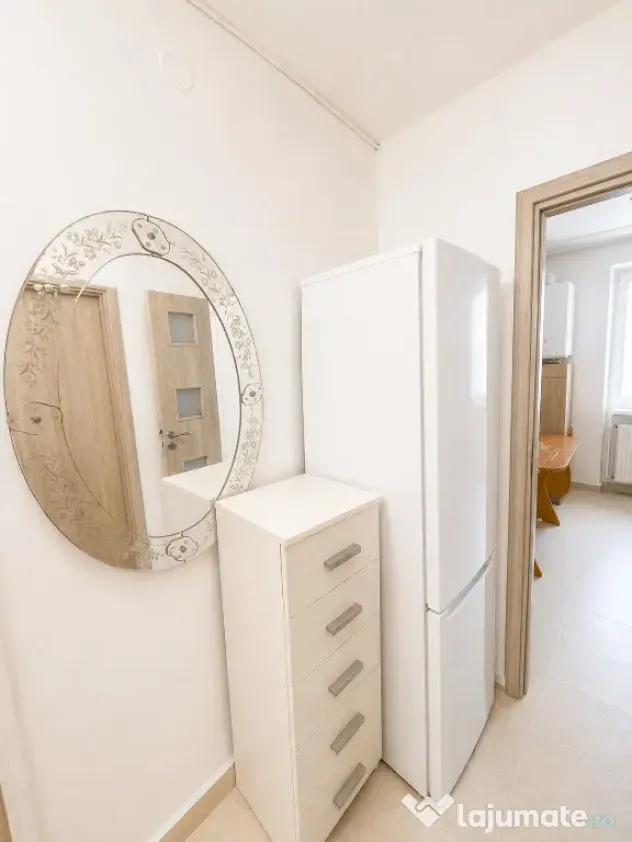 Garsoniera decomandata, spatioasa, in bloc de apartamente, zona Triaj!