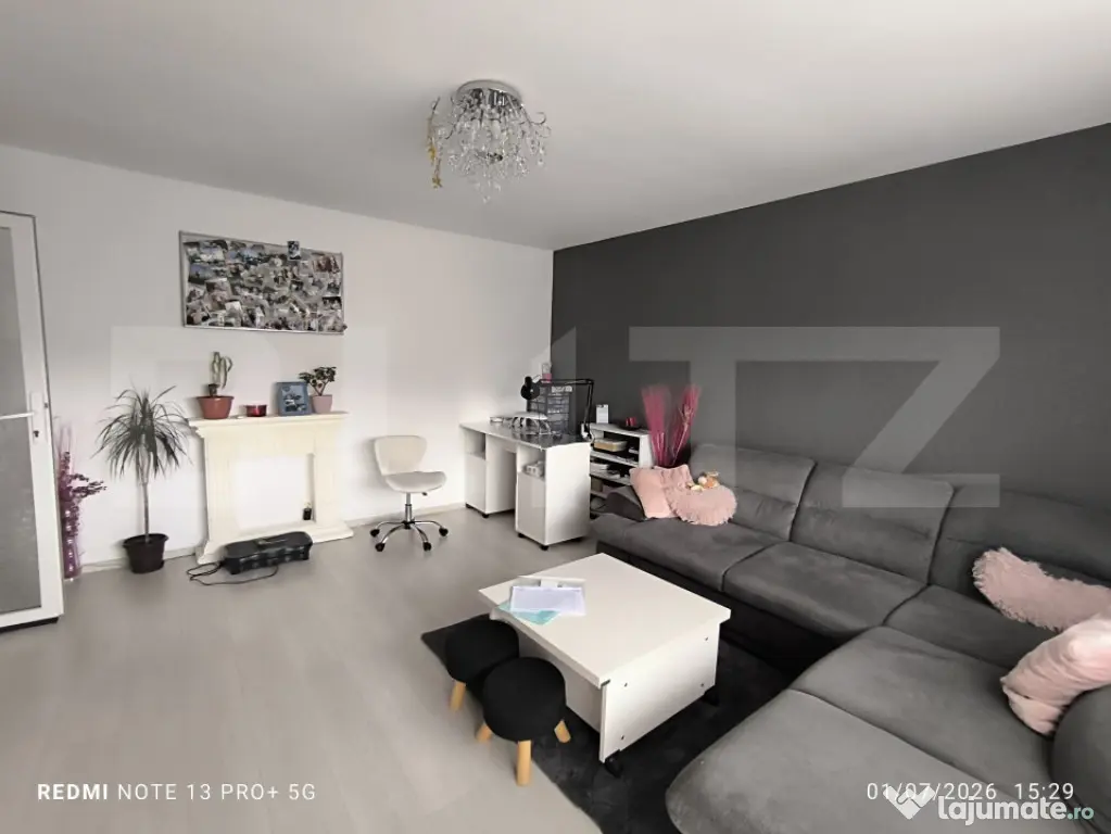 Apartament cu 2 camere, 2 parcari, curte+foisor