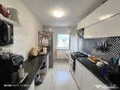 Apartament cu 2 camere, 2 parcari, curte+foisor