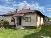 Casă tradițională cu lucrări recente de întreținere...