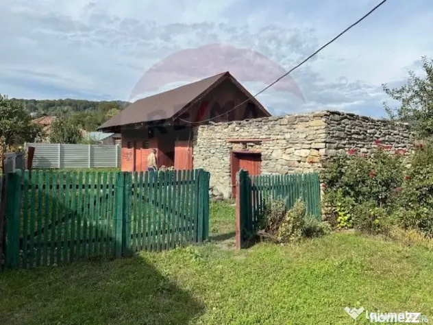 Casă tradițională cu lucrări recente de întreținere...