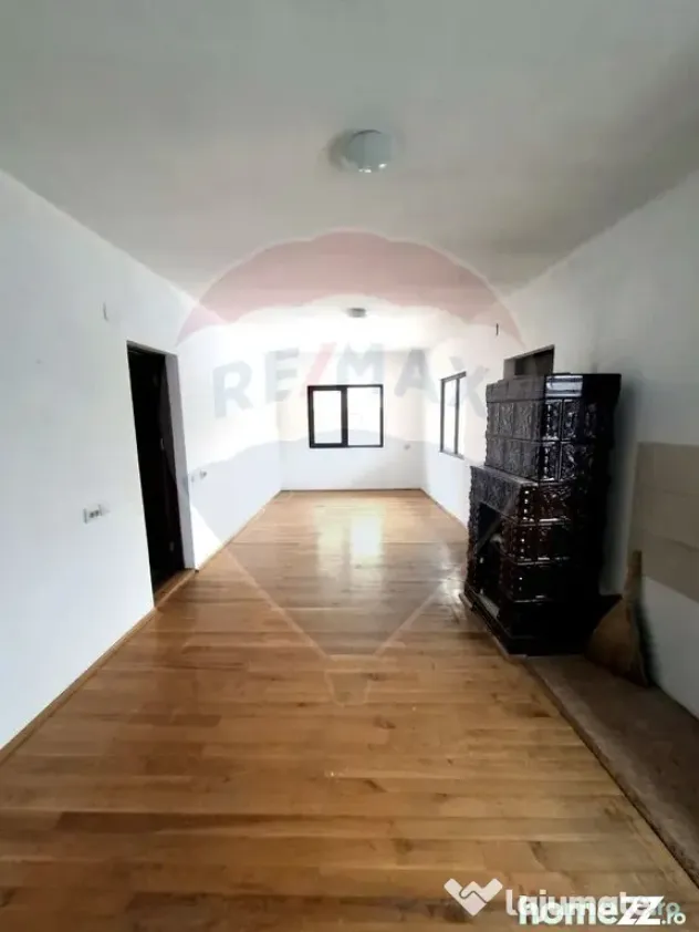 Casă tradițională cu lucrări recente de întreținere...
