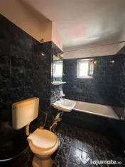Apartament 4 camere de vânzare în Poarta 6, etaj intermedi