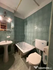 Apartament 4 camere de vânzare în Poarta 6, etaj intermedi