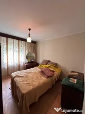 Apartament 4 camere de vânzare în Poarta 6, etaj intermedi