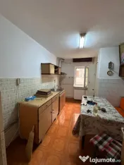 Apartament 4 camere de vânzare în Poarta 6, etaj intermedi