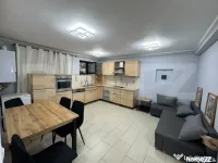 Apartament 3 camere, parcare, curte, zona: Intre Lacuri