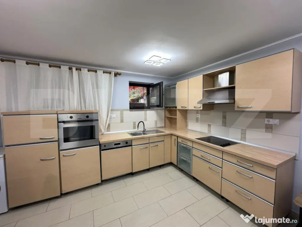 Apartament 3 camere, parcare, curte, zona: Intre Lacuri