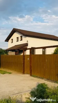 Vând casă modernă(An 2019) Curte uriașă 1267 mp cu facilități deosebite 220000 E