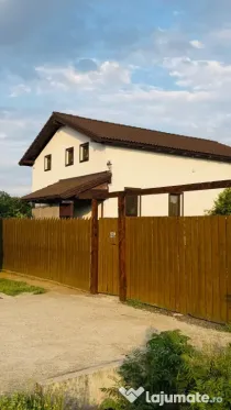 Vând casă modernă(An 2019) Curte uriașă 1267 mp cu facilități deosebite 220000 E