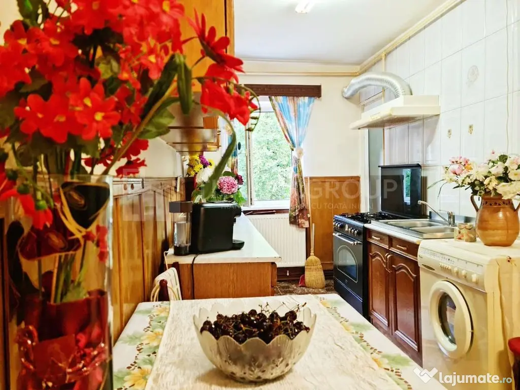 Apartament 3 camere, 2 bai, etj 1, zona Racadau, privelis...