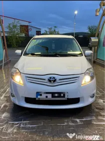 Toyota auris 2010 1.6 benzină automată