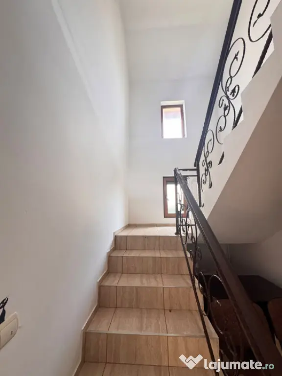 Casă de vânzare în Lazu – Agigea | Vilă P+M, 4 camere,