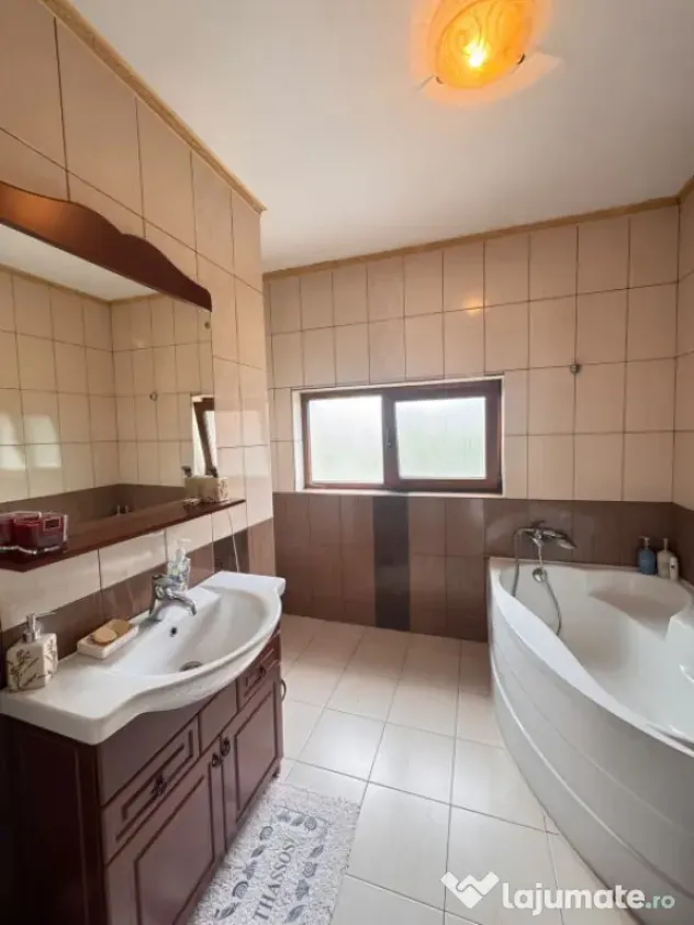 Casă de vânzare în Lazu – Agigea | Vilă P+M, 4 camere,