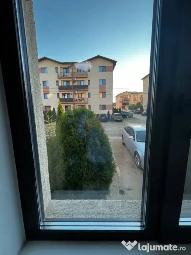 Apartament 1 camera+boxă +loc de parcare-persoana fizică