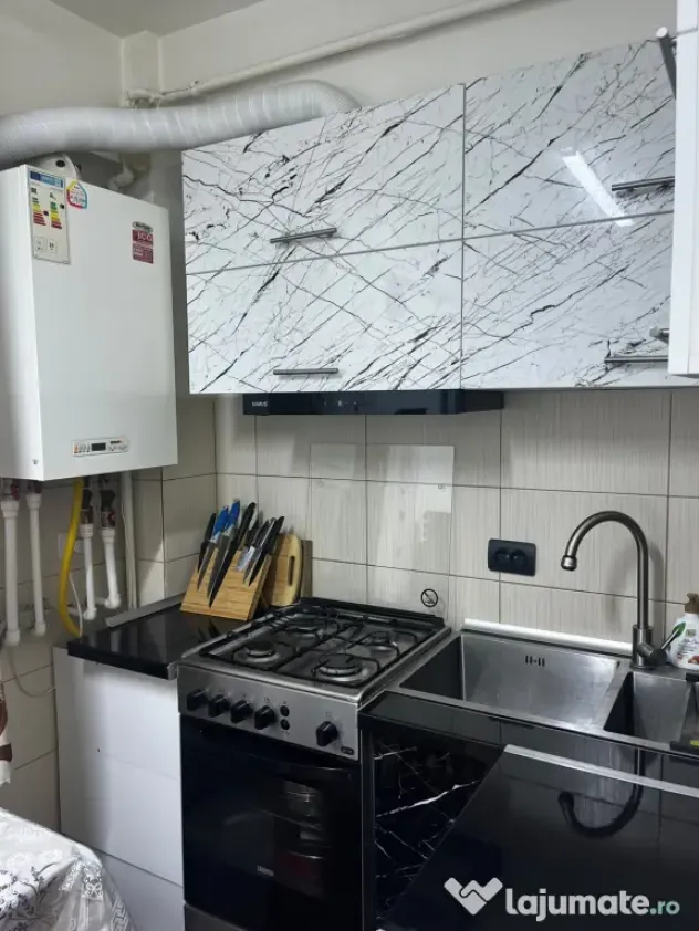 Apartament 1 camera+boxă +loc de parcare-persoana fizică