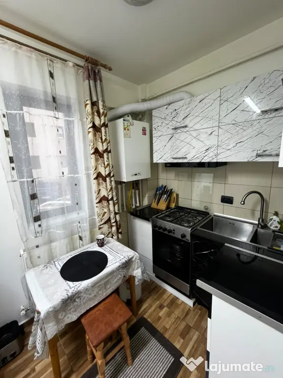 Apartament 1 camera+boxă +loc de parcare-persoana fizică